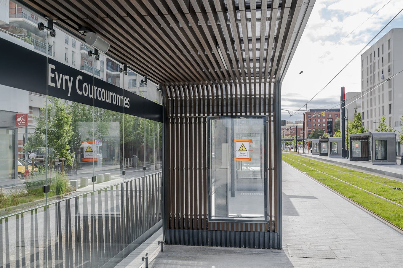 Station du tram-train T12 à Evry-Courcouronnes